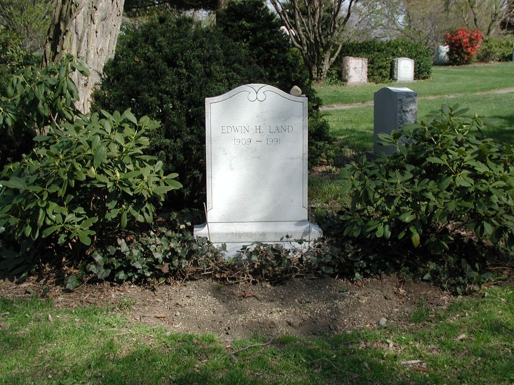 Edwin Land grave